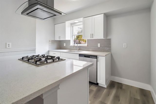 521 E Hunnicutt Street, Baytown, TX 77520