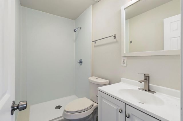 521 E Hunnicutt Street, Baytown, TX 77520