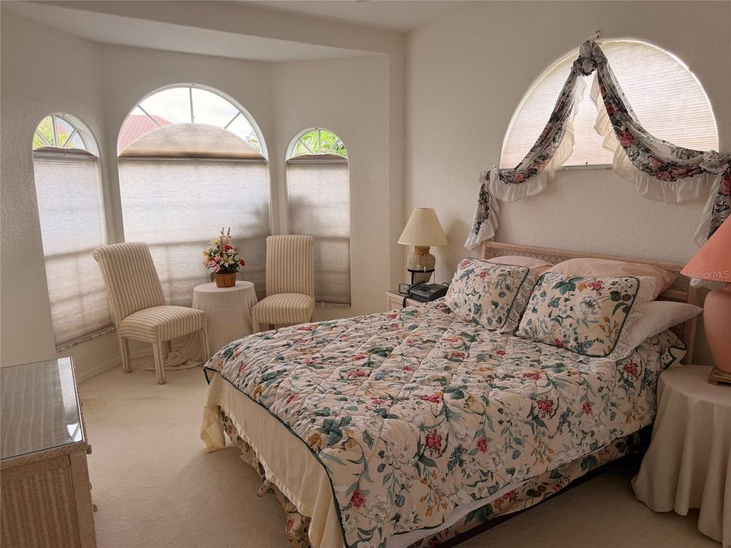 Image 17 of property listing at 7402 FAIRLINKS COURT, Sarasota, FL 34243