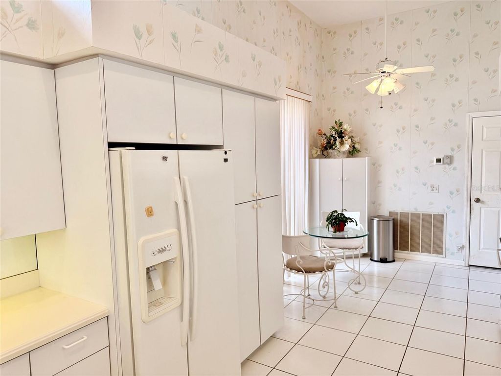 Image 19 of property listing at 7402 FAIRLINKS COURT, Sarasota, FL 34243