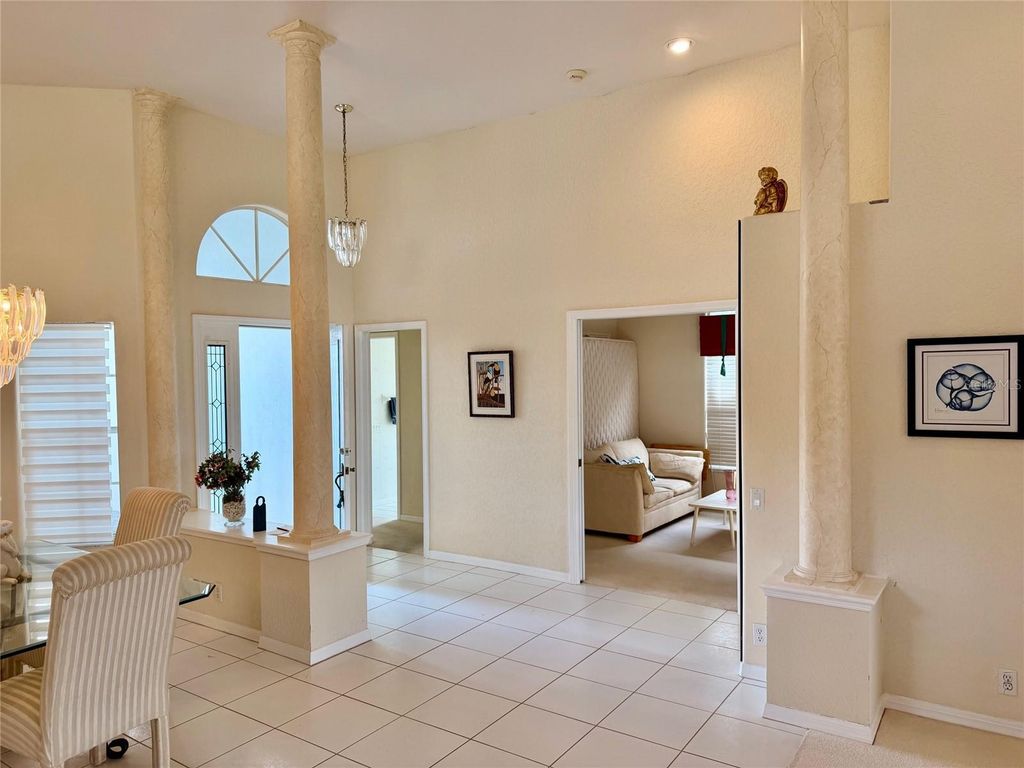 Image 9 of property listing at 7402 FAIRLINKS COURT, Sarasota, FL 34243