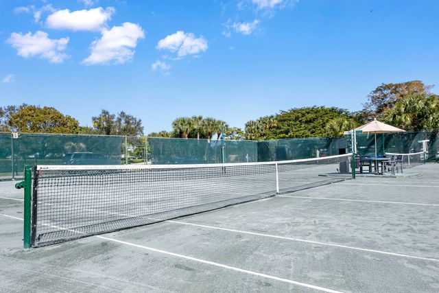 12841 Oak Knoll Drive, Palm Beach Gardens, FL 33418