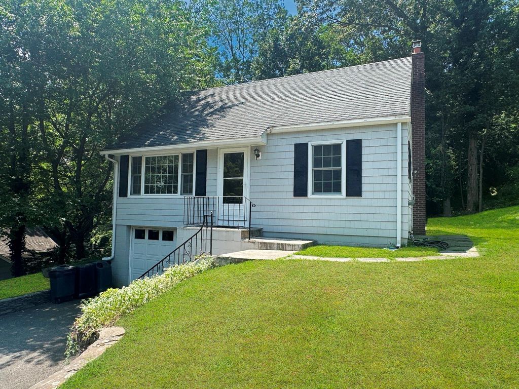 4 Dogwood Drive, Stony Brook, NY 11790
