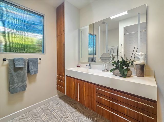 2244 N La Paz, Claremont, CA 91711