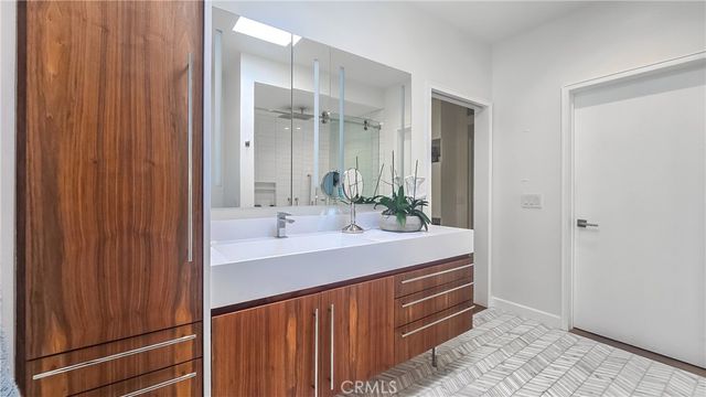 2244 N La Paz, Claremont, CA 91711