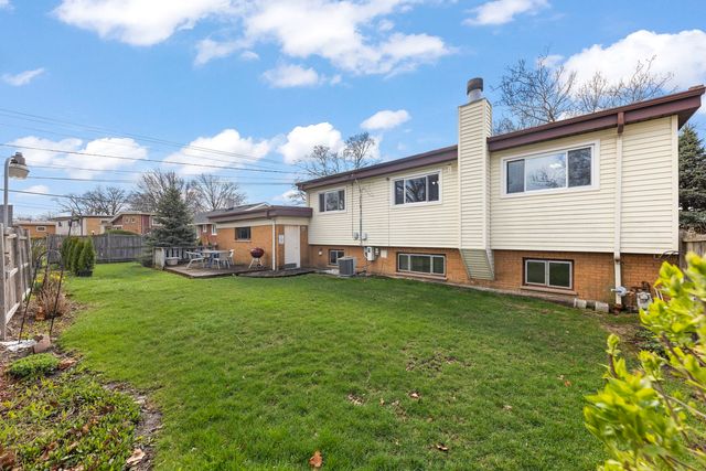 2345 Boeger Avenue, Westchester, IL 60154