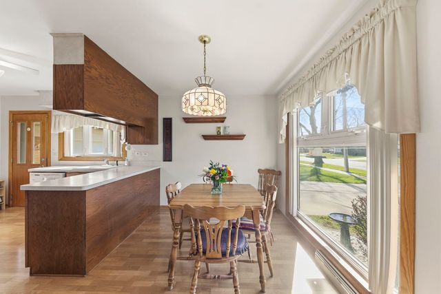 2345 Boeger Avenue, Westchester, IL 60154