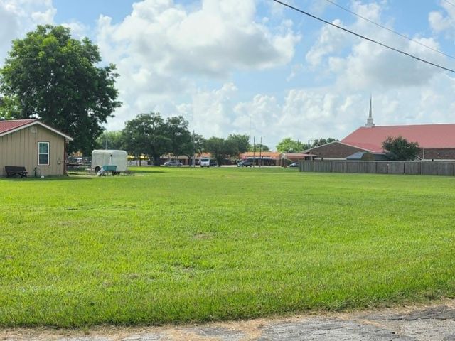3205 Avenue E, Bay City, TX 77414