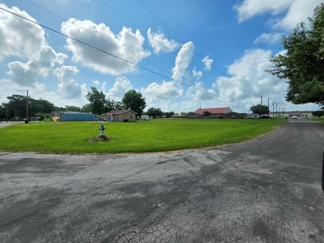 3205 Avenue E, Bay City, TX 77414