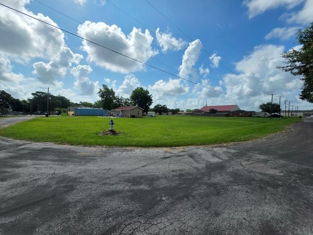 3205 Avenue E, Bay City, TX 77414