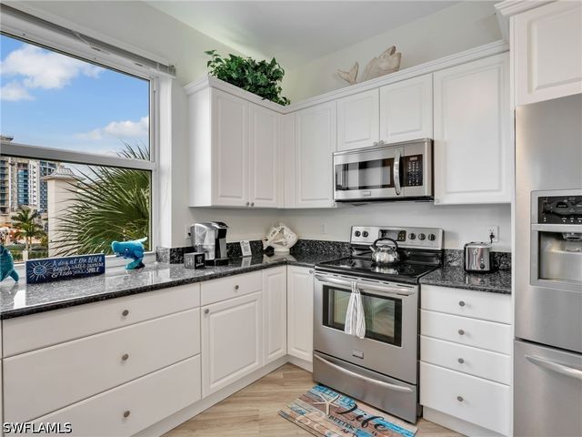 400 FLAGSHIP DR 302, Naples, FL 34108
