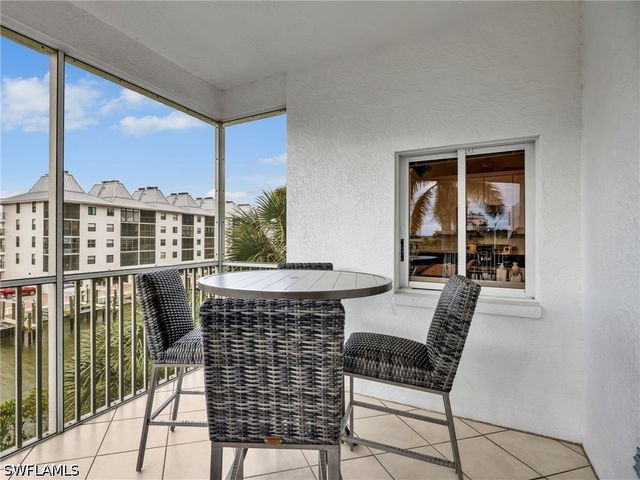 400 FLAGSHIP DR 302, Naples, FL 34108