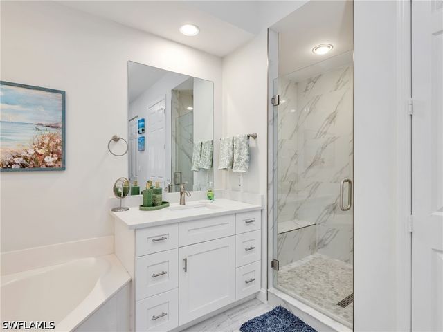 400 FLAGSHIP DR 302, Naples, FL 34108