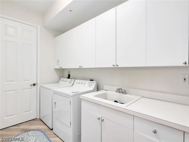 400 FLAGSHIP DR 302, Naples, FL 34108