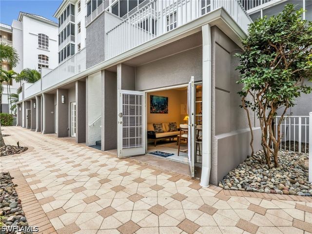 400 FLAGSHIP DR 302, Naples, FL 34108
