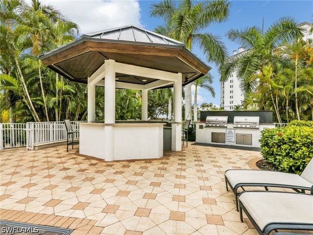 400 FLAGSHIP DR 302, Naples, FL 34108