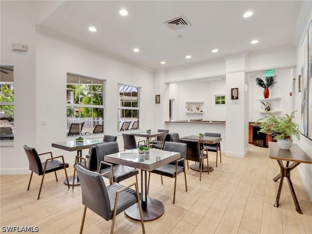 400 FLAGSHIP DR 302, Naples, FL 34108