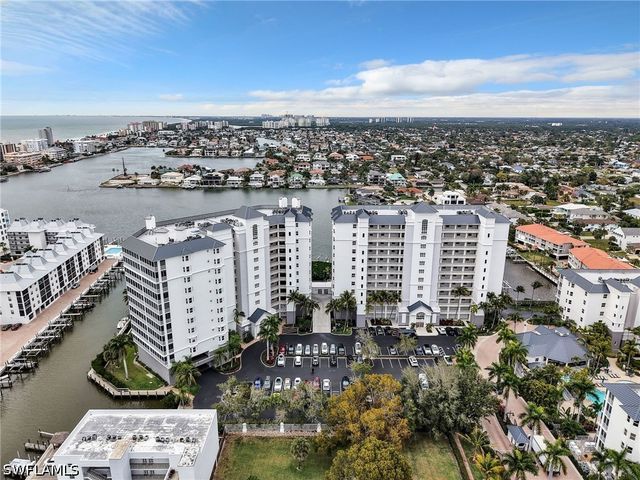 400 FLAGSHIP DR 302, Naples, FL 34108