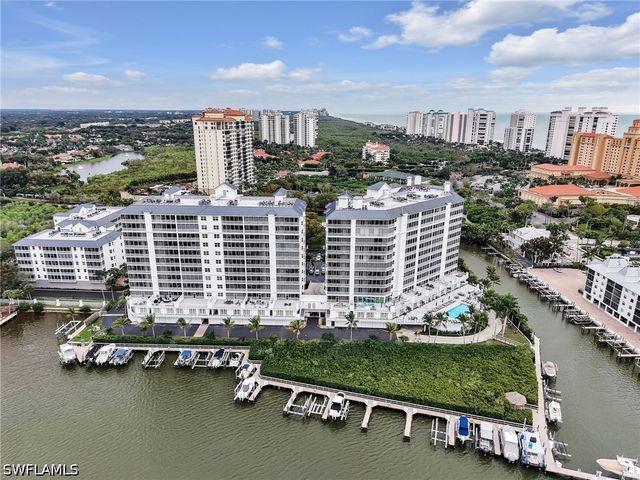 400 FLAGSHIP DR 302, Naples, FL 34108