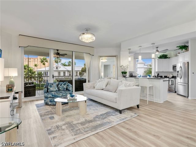 400 FLAGSHIP DR 302, Naples, FL 34108