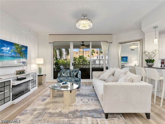 400 FLAGSHIP DR 302, Naples, FL 34108