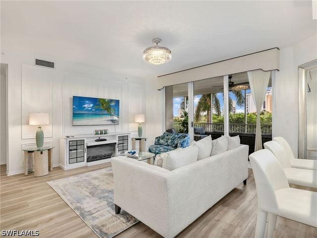 400 FLAGSHIP DR 302, Naples, FL 34108