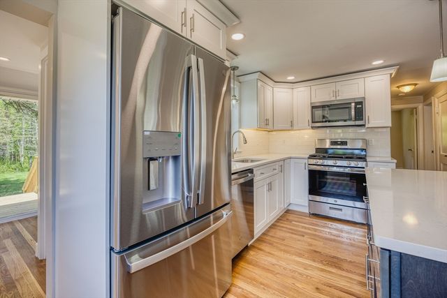 20 Francis Ave, Groveland, MA 01834