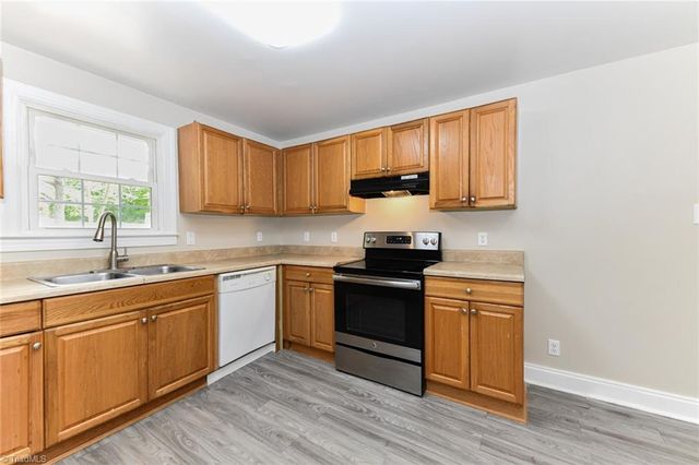 2507 E Woodlyn Way, Greensboro, NC 27407