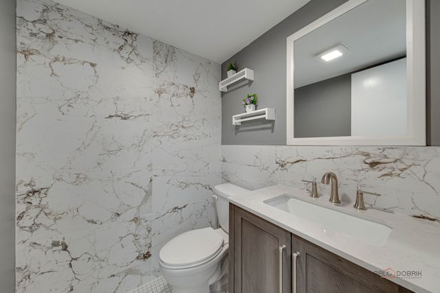 1551 Ashland Avenue 306, Des Plaines, IL 60016