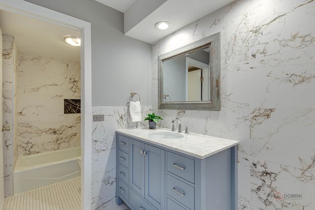 1551 Ashland Avenue 306, Des Plaines, IL 60016