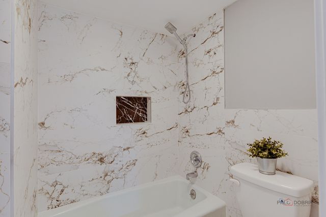 1551 Ashland Avenue 306, Des Plaines, IL 60016