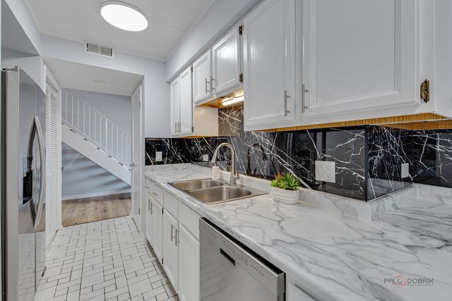 1551 Ashland Avenue 306, Des Plaines, IL 60016