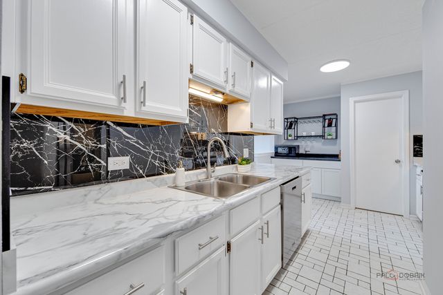1551 Ashland Avenue 306, Des Plaines, IL 60016