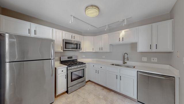 1978 Gary Court B, Schaumburg, IL 60193