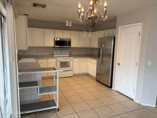 128 W OXFORD Lane, Gilbert, AZ 85233