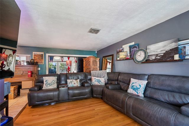 2120 CORONADA WAY S, St Petersburg, FL 33712