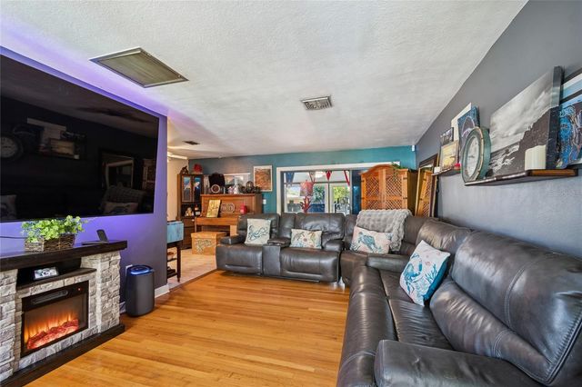 2120 CORONADA WAY S, St Petersburg, FL 33712