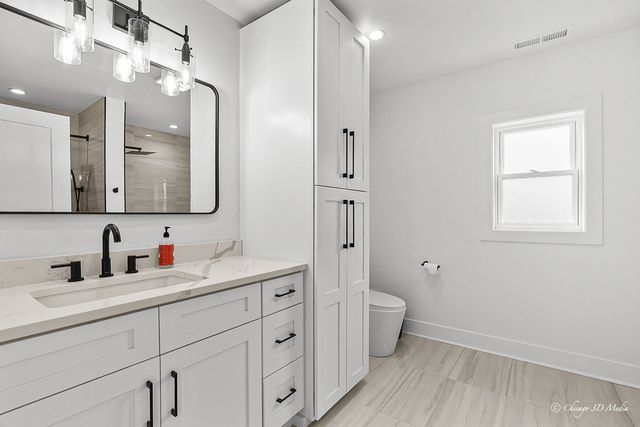 8820 N Elmore Street, Niles, IL 60714