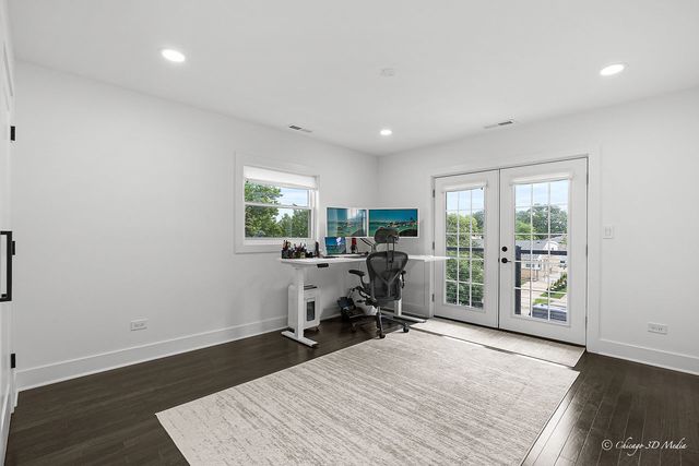 8820 N Elmore Street, Niles, IL 60714