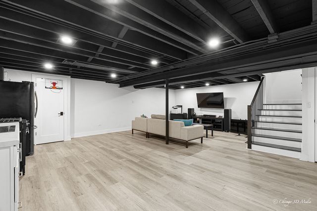 8820 N Elmore Street, Niles, IL 60714