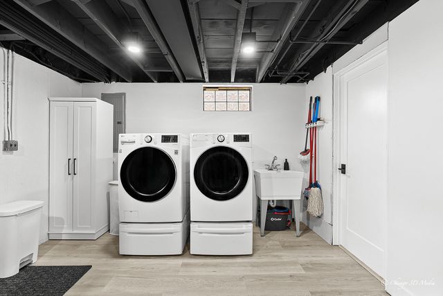 8820 N Elmore Street, Niles, IL 60714