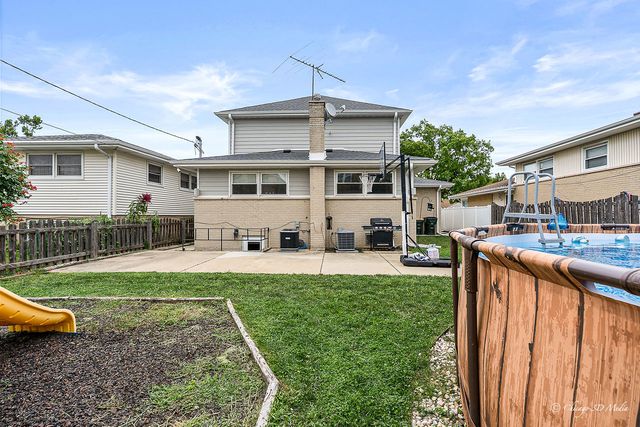 8820 N Elmore Street, Niles, IL 60714