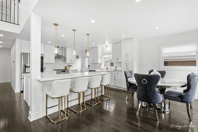 8820 N Elmore Street, Niles, IL 60714