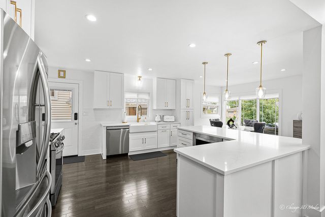 8820 N Elmore Street, Niles, IL 60714