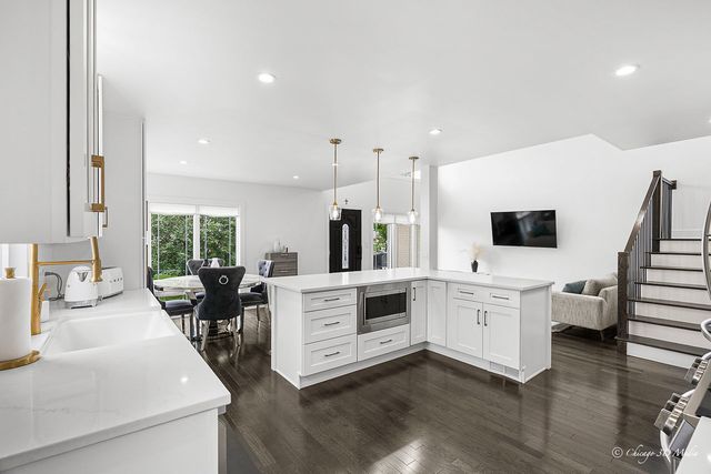 8820 N Elmore Street, Niles, IL 60714