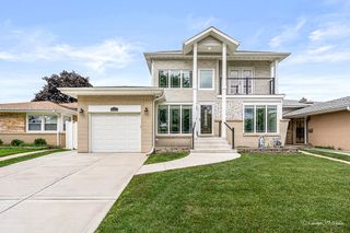 8820 N Elmore Street, Niles, IL 60714