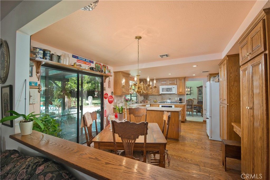 Image 11 of property listing at 10052 Nita, Chatsworth, CA 91311