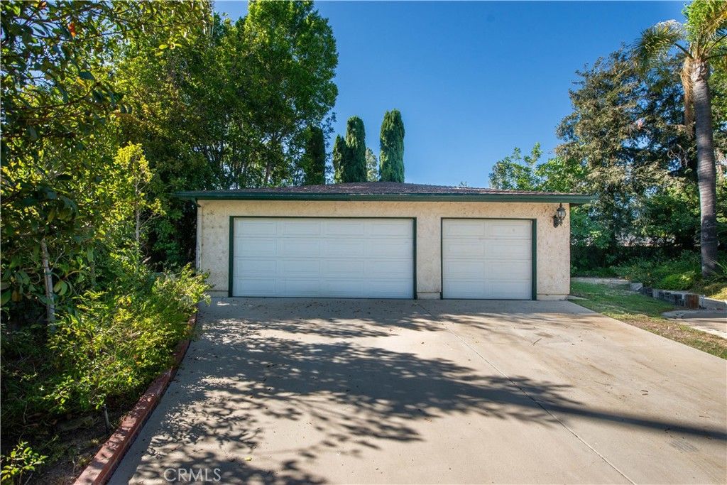 Image 3 of property listing at 10052 Nita, Chatsworth, CA 91311
