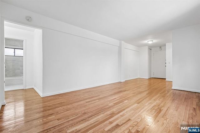 3060 Edwin Avenue 4C, Fort Lee, NJ 07024