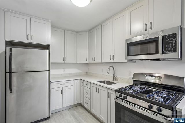 3060 Edwin Avenue 4C, Fort Lee, NJ 07024